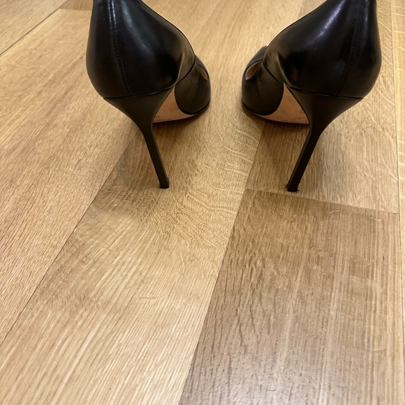 Gently used 105 MM Manolo’s Black Calf Leather Pointed Toe Pumps - Picture 3 of 9